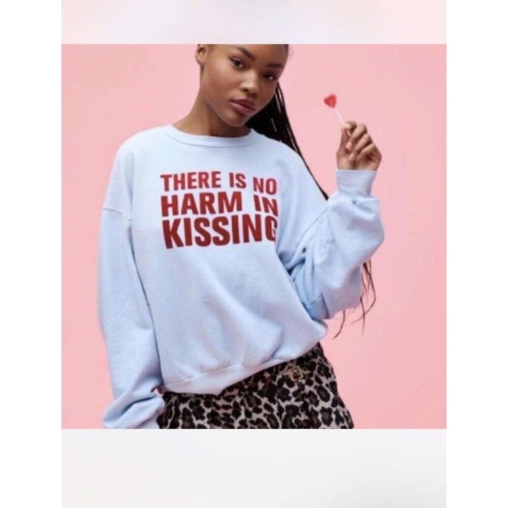 Daydreamer No Harm In Kissing Baby Blue Crew Sweatshirt S/M NWT